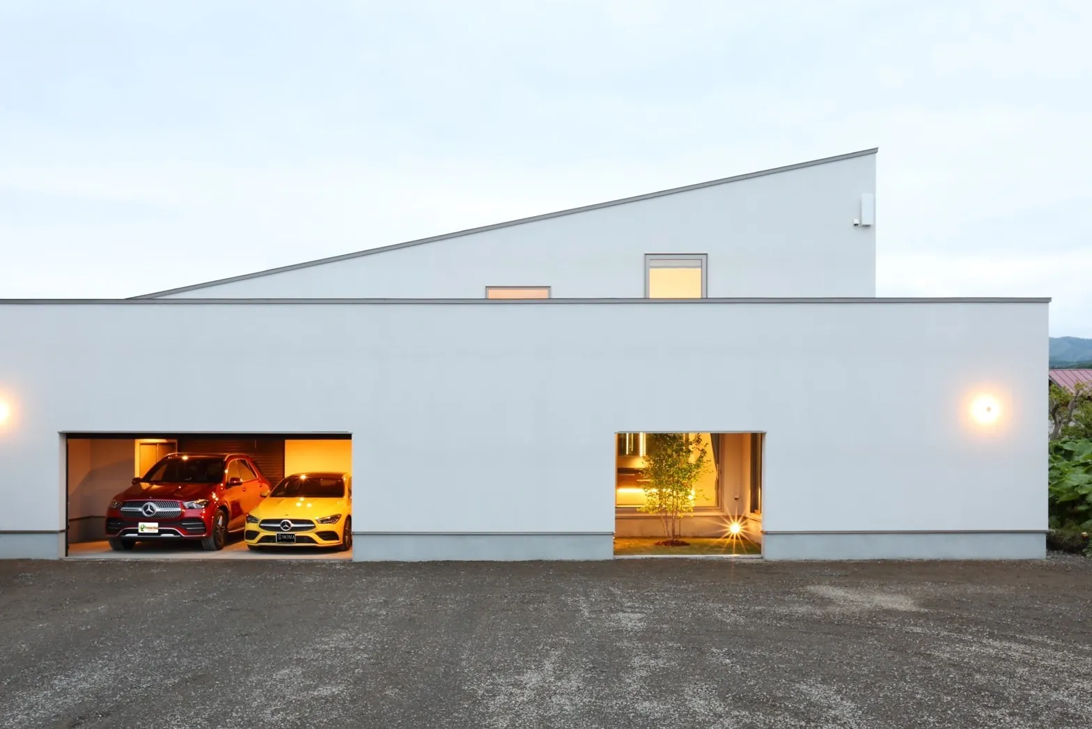 モダンなガレージハウス